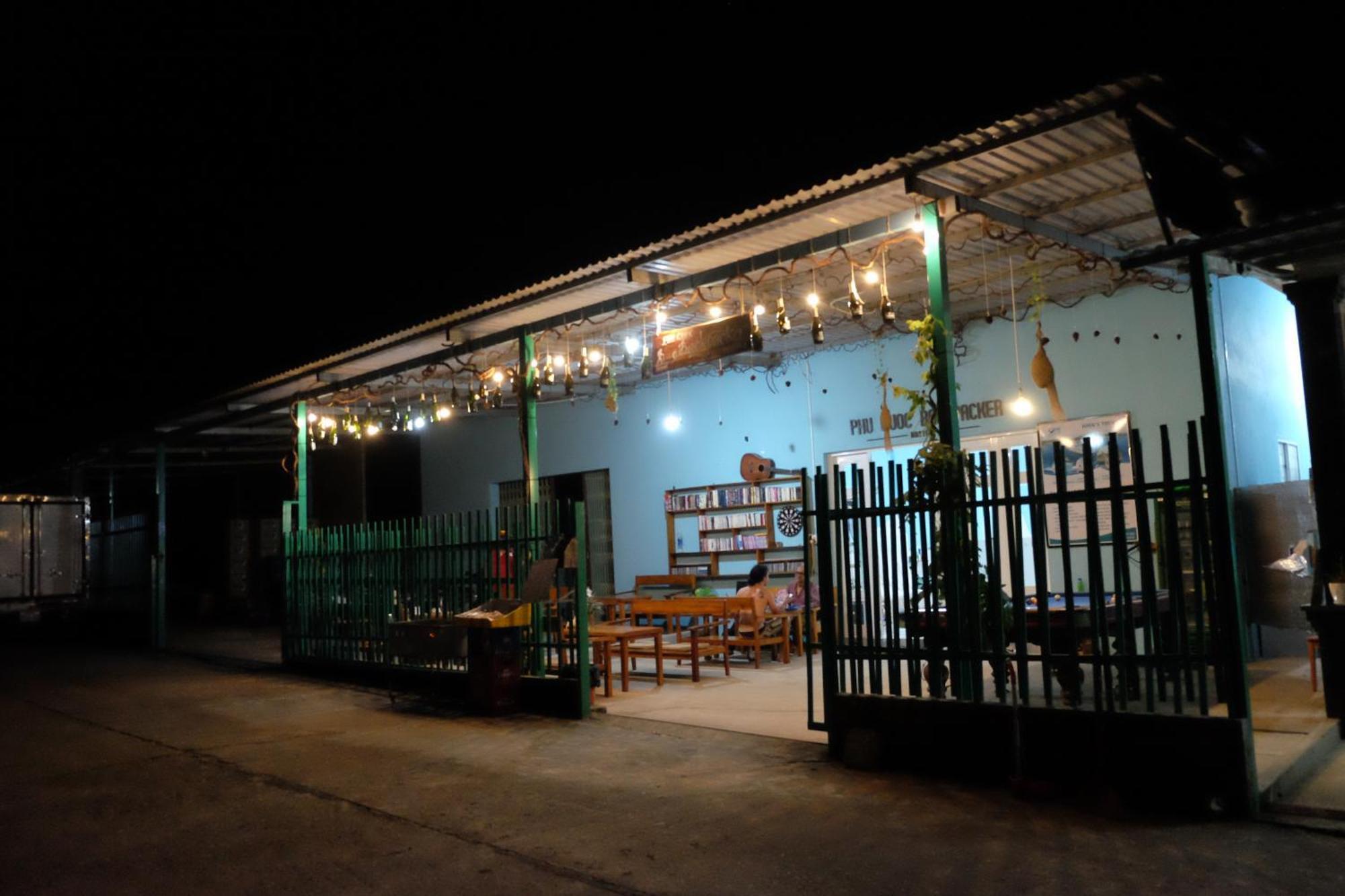 Ostello Phu Quoc Backpacker Esterno foto